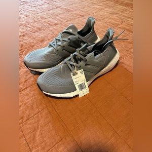 Men’s size 10 Adidas Ultraboost 21’s